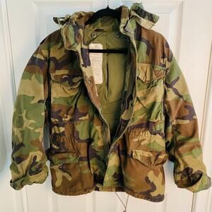 Vintage US Army M-65 Field Jacket Mens Small Short Woodland Camo Hooded 80s